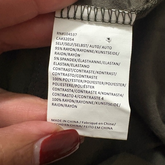 Very pretty mossy green embroidered long sleeve dress. V neck with tie bow. - Picture 12 of 14